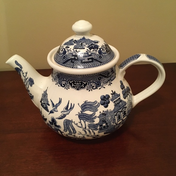Other - Churchill made in England blue Willow teapot
